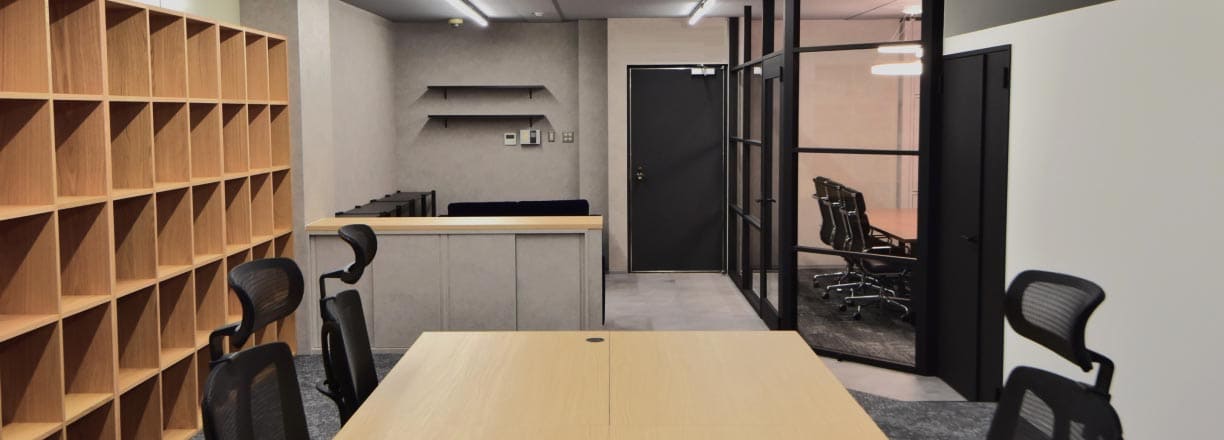 株式会社カイトリエのスタッフの作業デスク